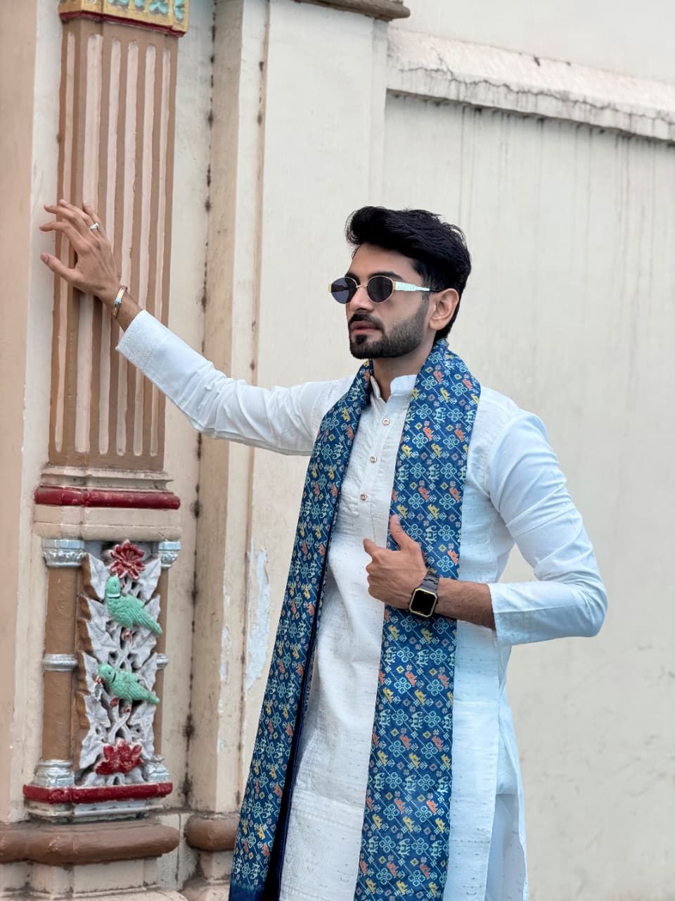 WHITE LAKHNAVI PATTERN JACQUARD DESIGNER SHORT KURTA WITH NEVI BLUE BANDHANI DUPPTA