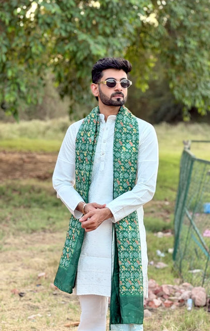 WHITE LAKHNAVI PATTERN JACQUARD DESIGNER SHORT KURTA WITH GREEN BANDHANI DUPPTA