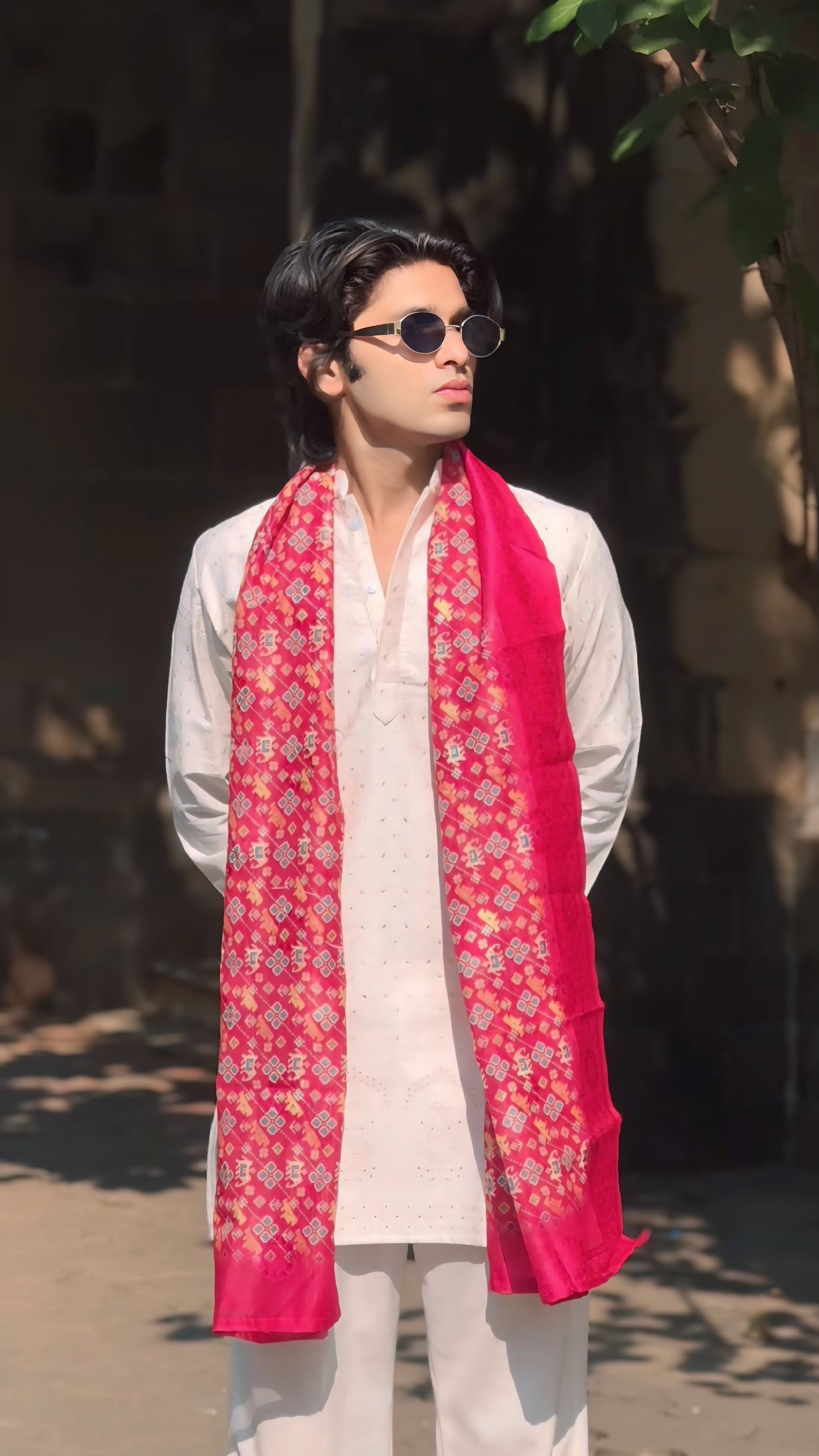 WHITE LAKHNAVI PATTERN JACQUARD DESIGNER SHORT KURTA WITH RED BANDHANI DUPPTA