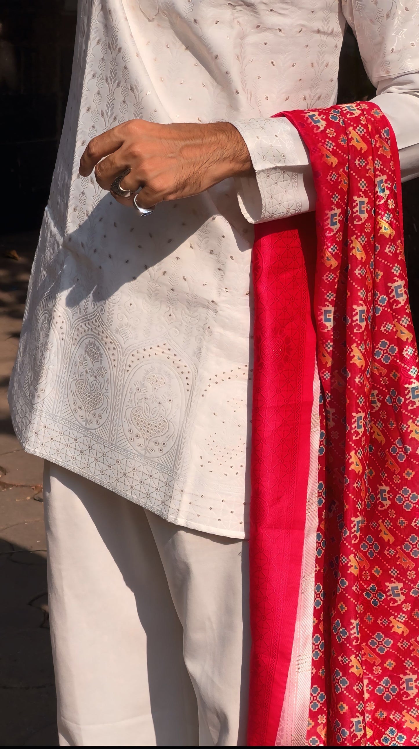 WHITE LAKHNAVI PATTERN JACQUARD DESIGNER SHORT KURTA WITH RED BANDHANI DUPPTA