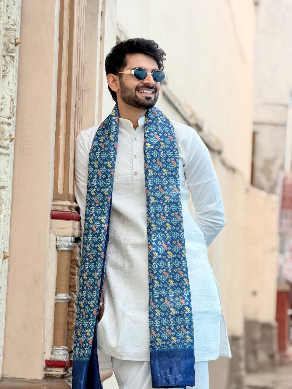 WHITE LAKHNAVI PATTERN JACQUARD DESIGNER SHORT KURTA WITH NEVI BLUE BANDHANI DUPPTA
