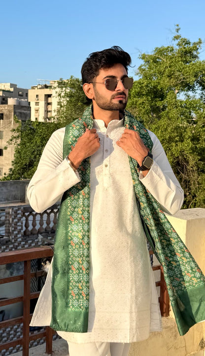 WHITE LAKHNAVI PATTERN JACQUARD DESIGNER SHORT KURTA WITH GREEN BANDHANI DUPPTA