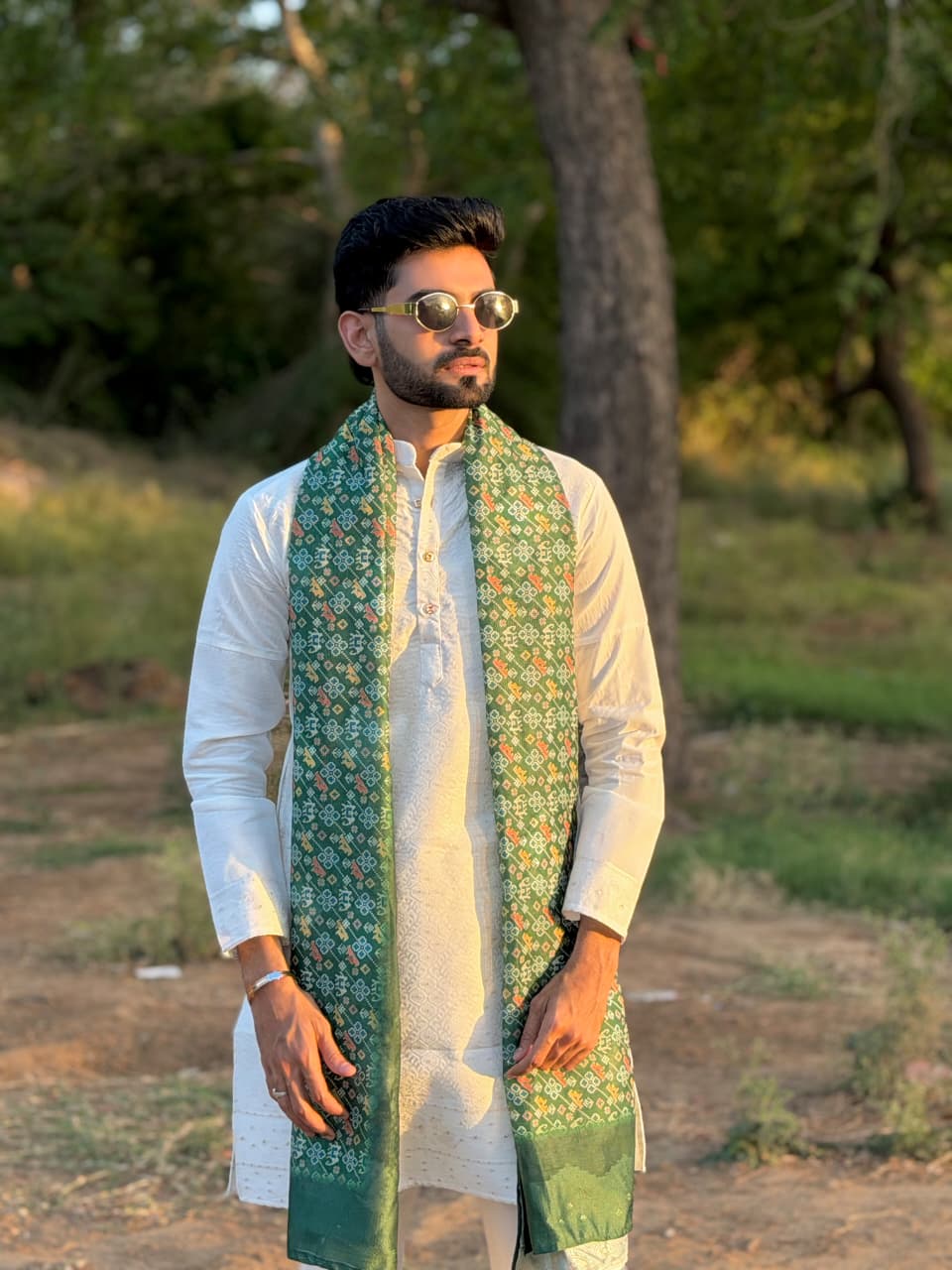 WHITE LAKHNAVI PATTERN JACQUARD DESIGNER SHORT KURTA WITH GREEN BANDHANI DUPPTA