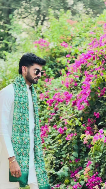 WHITE LAKHNAVI PATTERN JACQUARD DESIGNER SHORT KURTA WITH GREEN BANDHANI DUPPTA
