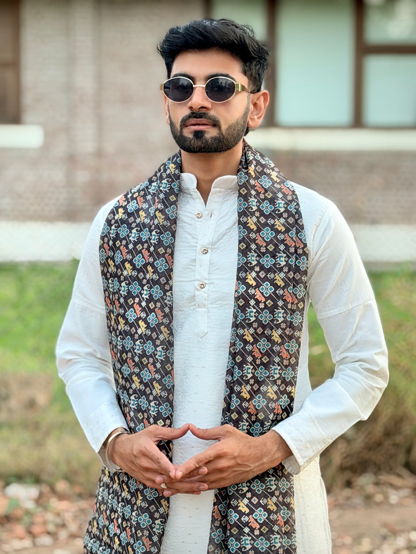 WHITE LAKHNAVI PATTERN JACQUARD DESIGNER SHORT KURTA WITH BLACK BANDHANI DUPPTA