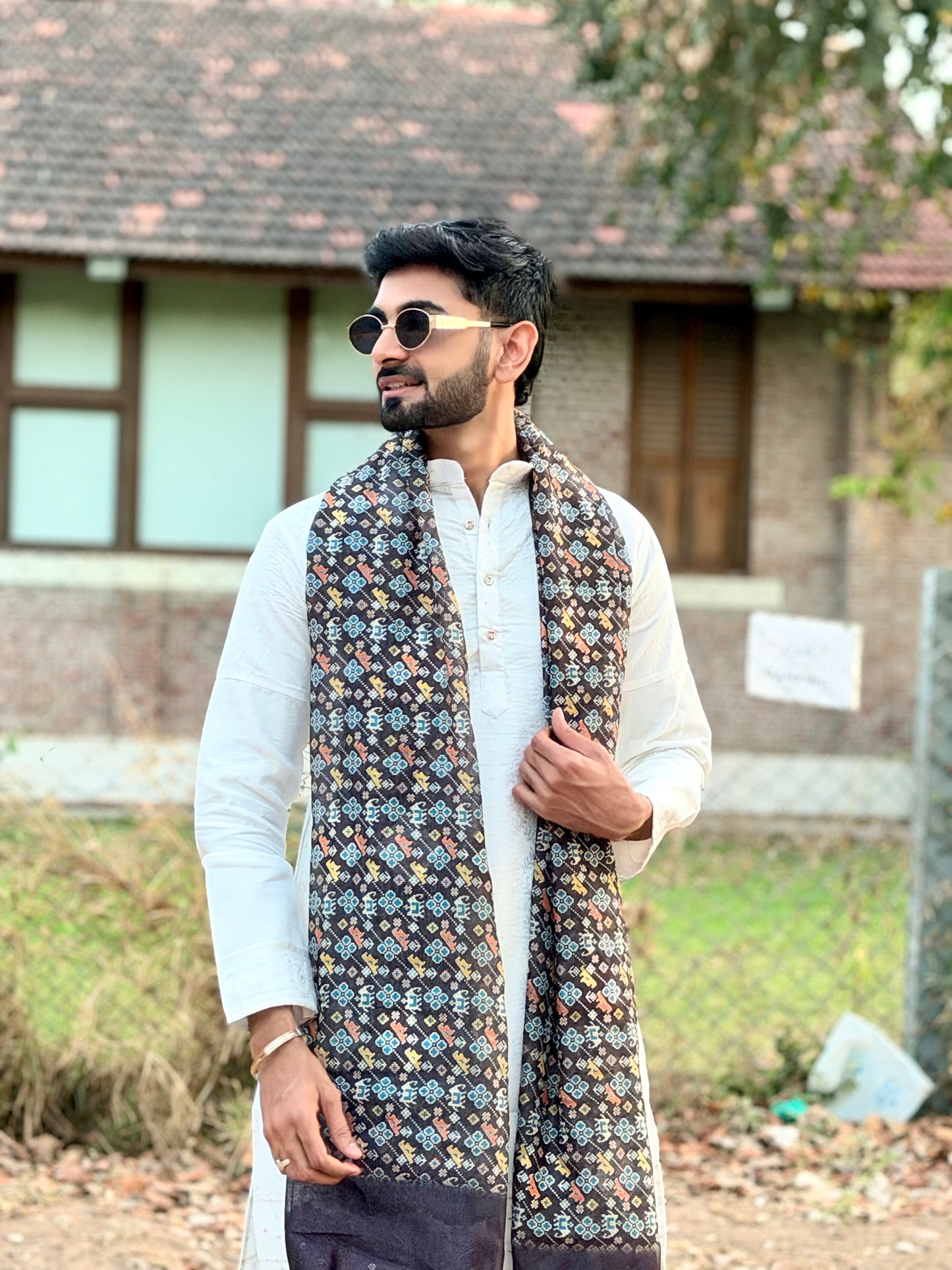 WHITE LAKHNAVI PATTERN JACQUARD DESIGNER SHORT KURTA WITH BLACK BANDHANI DUPPTA